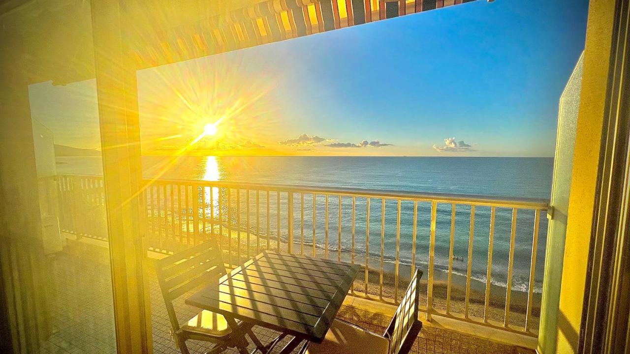 Seaviews By Jenni Menton, La Suite, Superbe Front De Mer, Top Emplacement Avec Terrasse Et Parking! 외부 사진