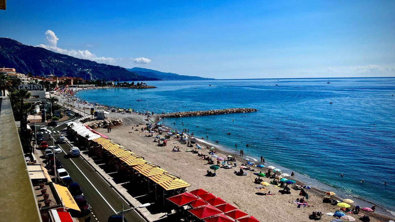 Seaviews By Jenni Menton, La Suite, Superbe Front De Mer, Top Emplacement Avec Terrasse Et Parking! 외부 사진