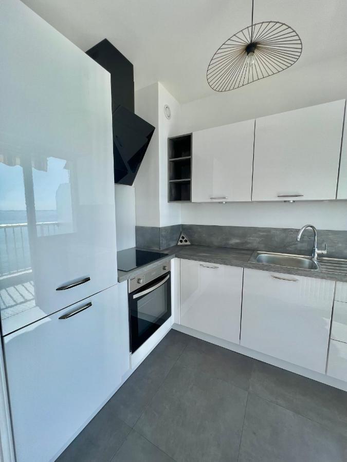Seaviews By Jenni Menton, La Suite, Superbe Front De Mer, Top Emplacement Avec Terrasse Et Parking! 외부 사진