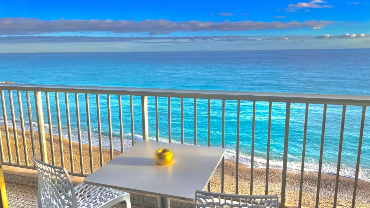 Seaviews By Jenni Menton, La Suite, Superbe Front De Mer, Top Emplacement Avec Terrasse Et Parking! 외부 사진
