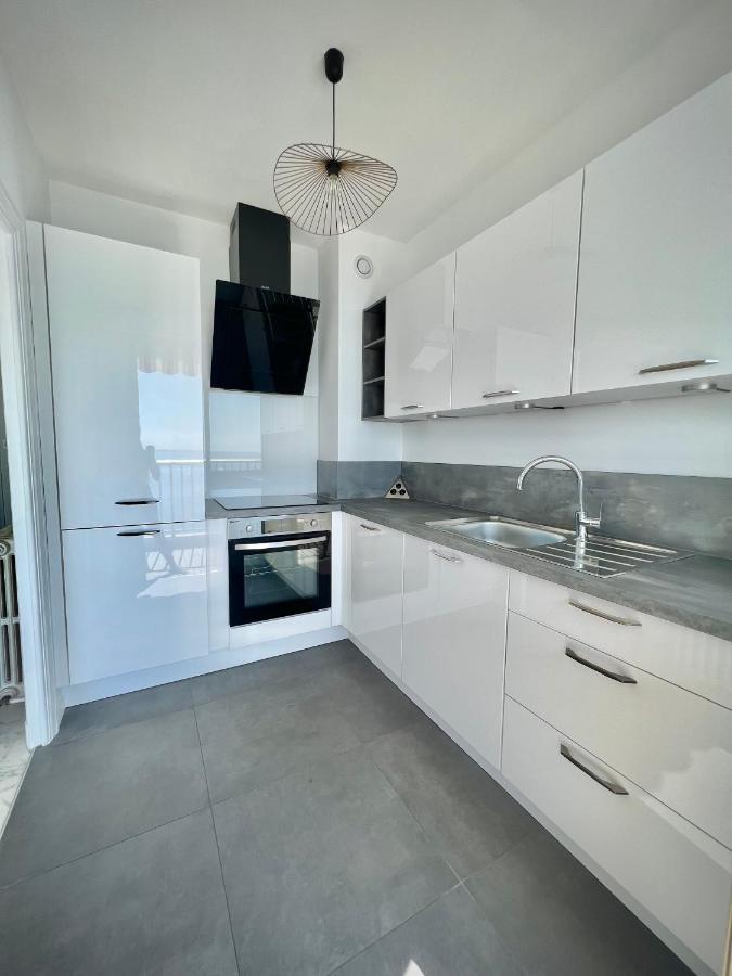 Seaviews By Jenni Menton, La Suite, Superbe Front De Mer, Top Emplacement Avec Terrasse Et Parking! 외부 사진