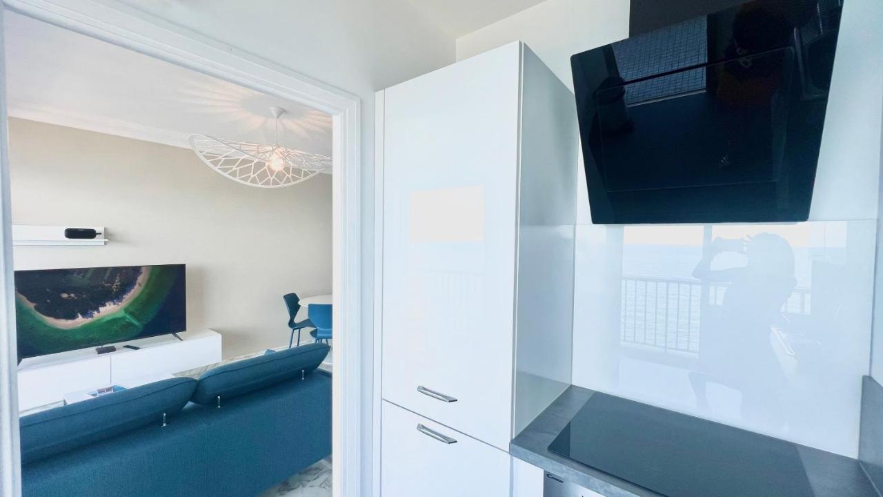 Seaviews By Jenni Menton, La Suite, Superbe Front De Mer, Top Emplacement Avec Terrasse Et Parking! 외부 사진