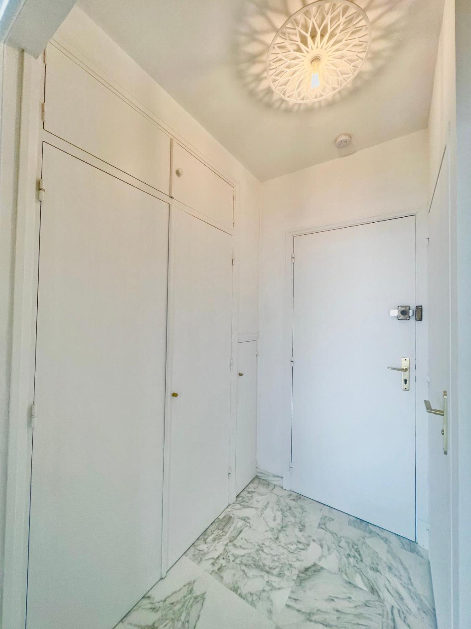Seaviews By Jenni Menton, La Suite, Superbe Front De Mer, Top Emplacement Avec Terrasse Et Parking! 외부 사진
