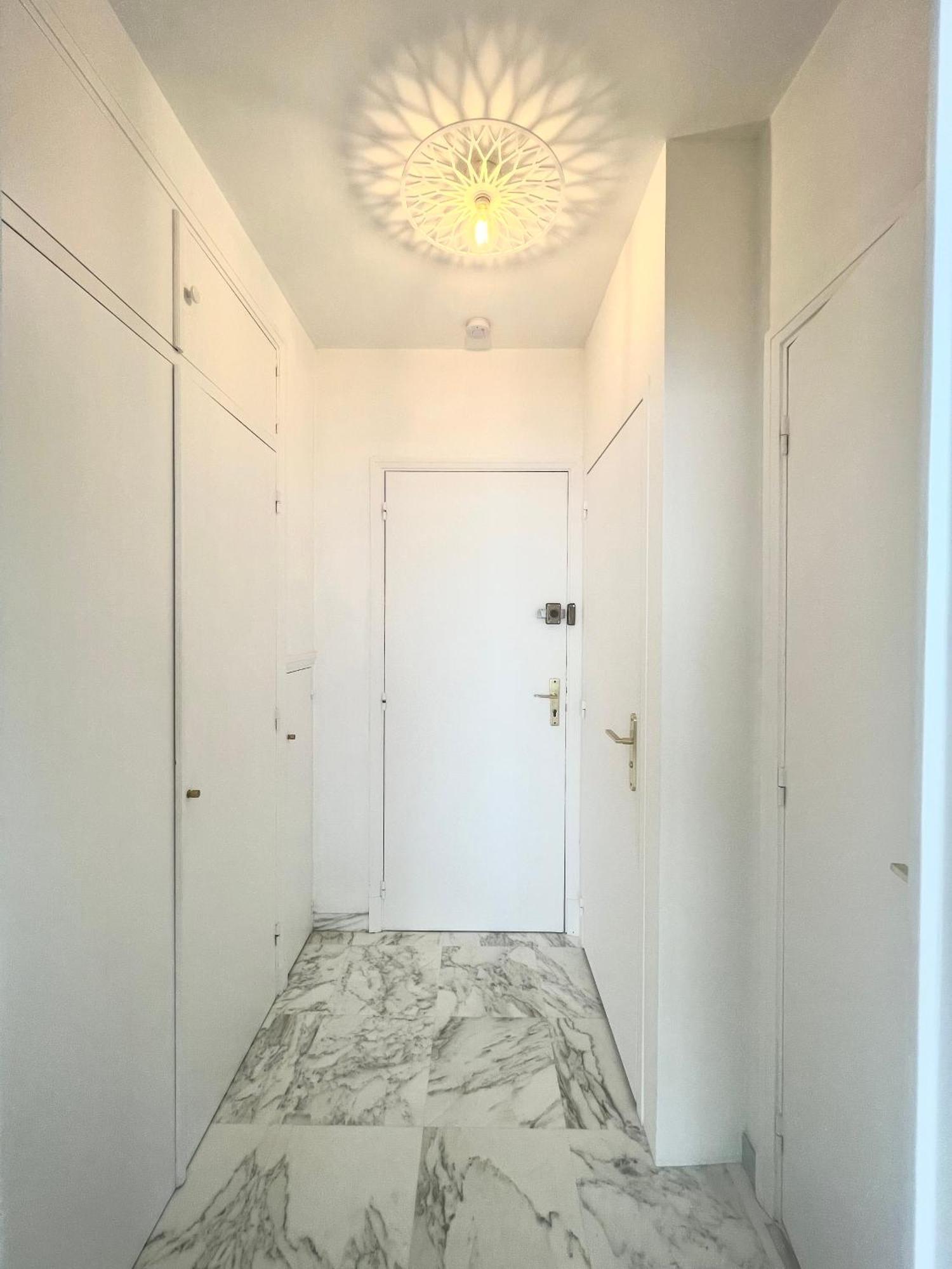 Seaviews By Jenni Menton, La Suite, Superbe Front De Mer, Top Emplacement Avec Terrasse Et Parking! 외부 사진